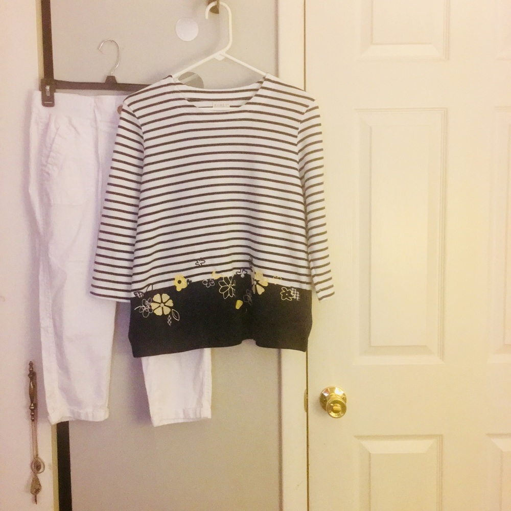 Cute 3/4 length sleeve Koret Francisca small top